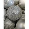Image 2 : LARGE BOX OF CHRISTMAS ORNAMENTS