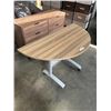 Image 2 : 48 INCH FOLDING HALF TABLE / WORKSTATION