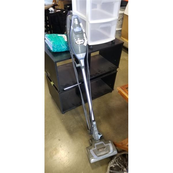SHARK ROCKET PRO DLX CORDED STICK VACUUM - TESTED WORKING