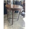 Image 2 : ANTIQUE OAK PARLOUR TABLE