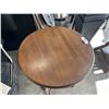 Image 3 : ANTIQUE OAK PARLOUR TABLE