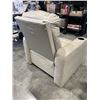 Image 5 : CREAM COLORED LEATHER RECLINER