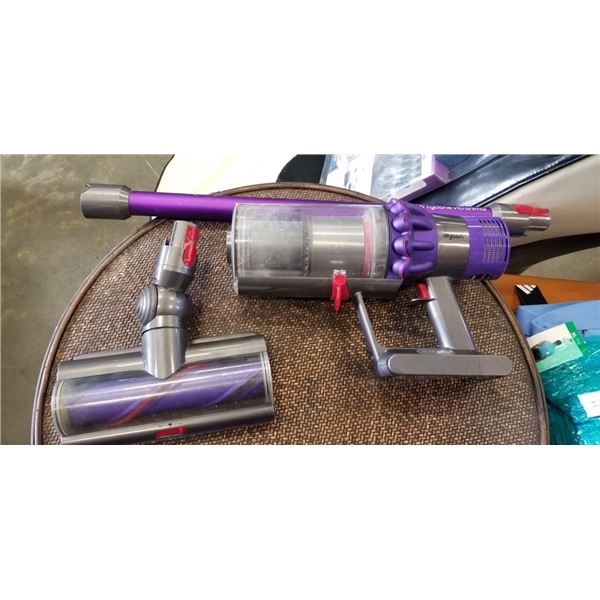 DYSON CYCLONE V10 ANIMAL CORDLESS STICK VACUUM - TESTED WORKING, RETAIL $799