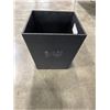 Image 3 : 4 NEW TIERRA VERDE PLASTIC PLANTERS, 12X12X12