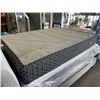 Image 2 : QUEENSIZE BOXSPRING
