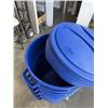 Image 3 : 5 NEW RUBBERMAID ROUGHNECK 121 LITRE BLUE GARABGE CANS WITH LIDS