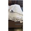 Image 4 : ROOTS FLEECE BLANKET AND SHEETS WITH BLACKOUT CURTAIN