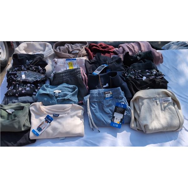 LOT OF NEW WOMEN'S CLOTHING SIZE L APPROX 20 PCS