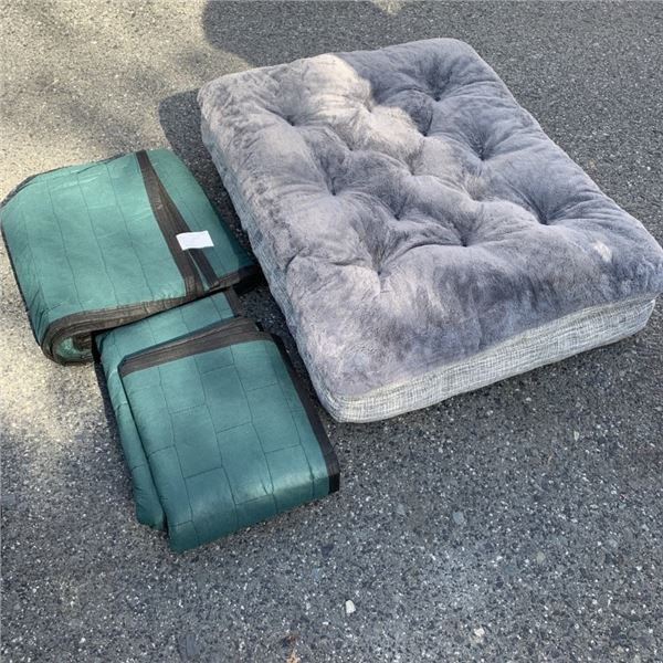 LARGE AS NEW DOG/PET BED AND 2 UTILITY BLANKETS