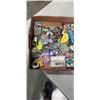 Image 2 : TRAY OF FRIDGE MAGNETS
