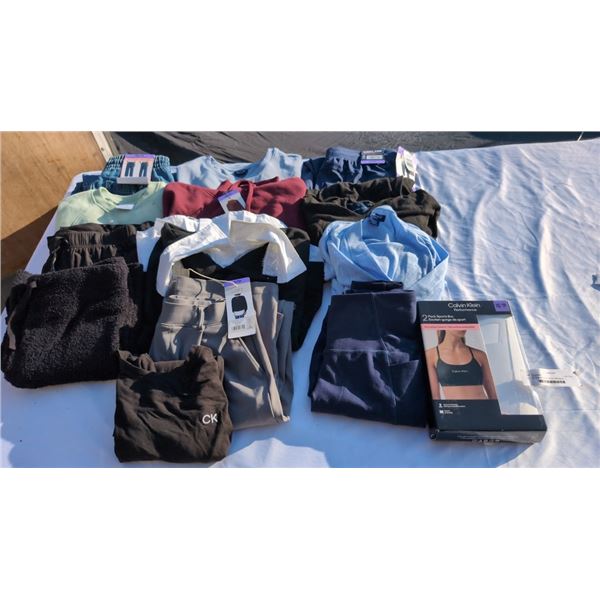 LOT OF NEW WOMEN'S CLOTHING SIZE XSMALL APPROX 15