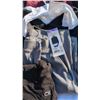 Image 6 : LOT OF NEW WOMEN'S CLOTHING SIZE XSMALL APPROX 15