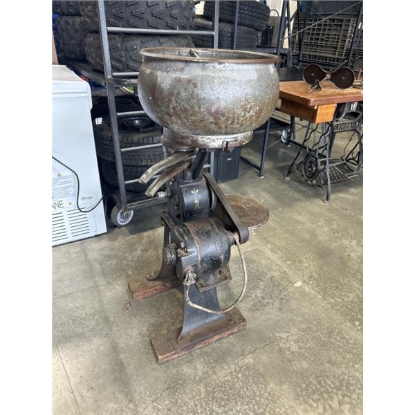 DELAVAL COMPANY JUNIOR ANTIQUE CREAM SEPERATOR, RARE MODEL, IN GOOD CONDITION, 1940'S