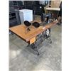 Image 2 : VINTAGE SINGER COMMERCIAL SEWING MACHINE 1950'S MADE IN CANADA , SERVICED AND WORKING