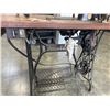 Image 4 : VINTAGE SINGER COMMERCIAL SEWING MACHINE 1950'S MADE IN CANADA , SERVICED AND WORKING