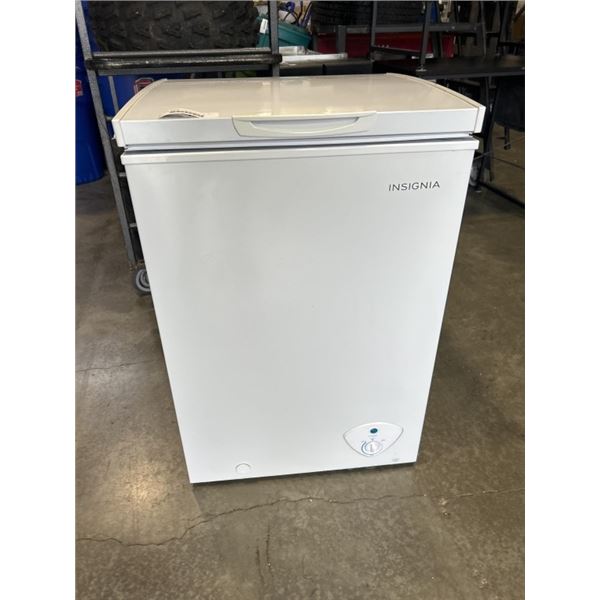INSIGNIA CHERST FREEZER, WORKING