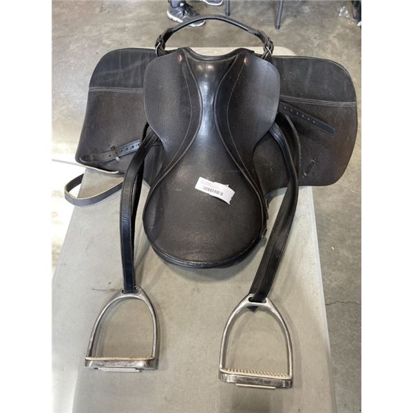 COURBETTE ENGLISH SADDLE WITH STIRRUPS