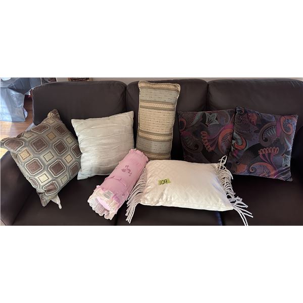 7 Accent pillows