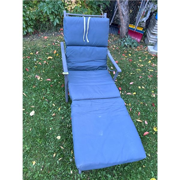 Chaise lounger