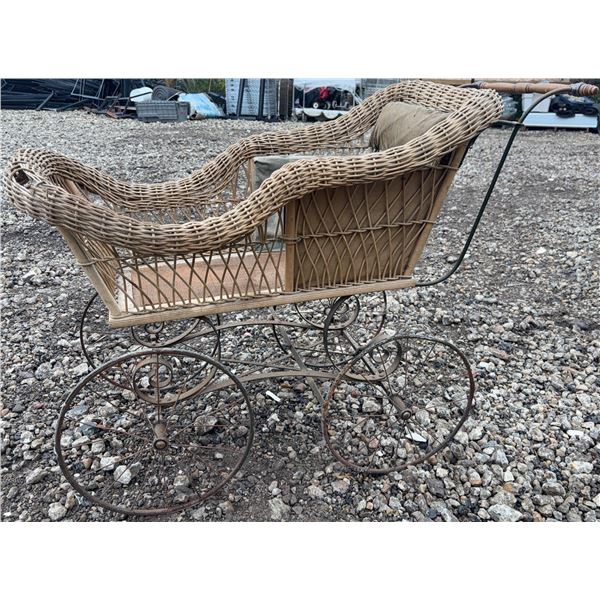 Early 20th Century Wicker Baby Carriage with Metal Wheels and Wood Handles