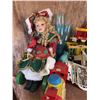 Image 5 : Toys and Collectibles Lot: Dolls, Donald Duck, Train, View-Master Reels