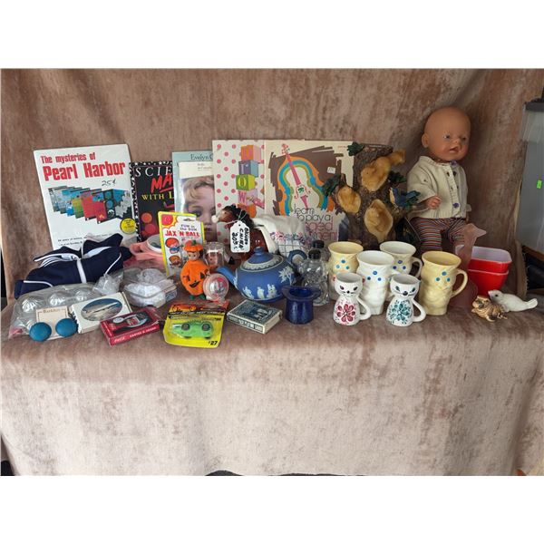 Collectibles: Toys, Ceramics, Records, Dolls, Kitchenware, Decor