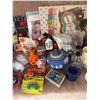 Image 3 : Collectibles: Toys, Ceramics, Records, Dolls, Kitchenware, Decor