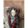 Image 7 : Vintage Lot: Books, Signed Knives, Art Glass Vases, Dolls, Figurines, Glassware