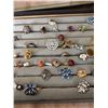 Image 4 : 34 Vintage & Costume Rings in Display Case, Assorted Stones and Styles