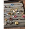 Image 5 : 34 Vintage & Costume Rings in Display Case, Assorted Stones and Styles