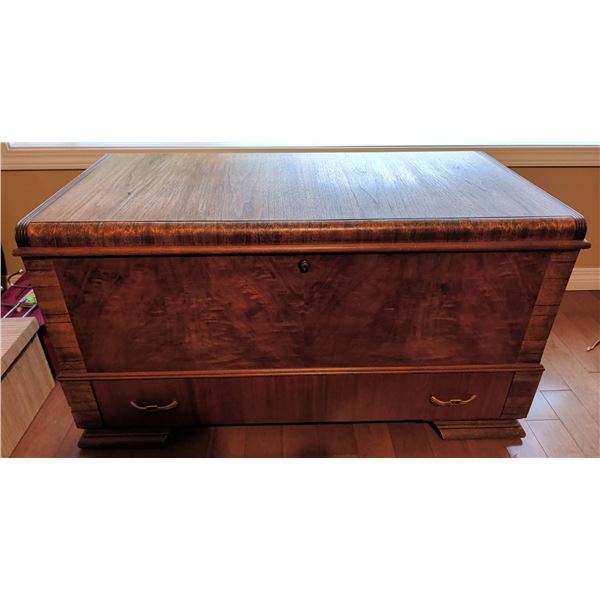 Lane Cedar Chest with Drawer, Branded Interior, Wood Grain Exterior