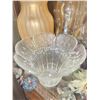 Image 5 : Glass and Ceramic Vases, Metal Bird Figurine, and Decorative Pieces Lot