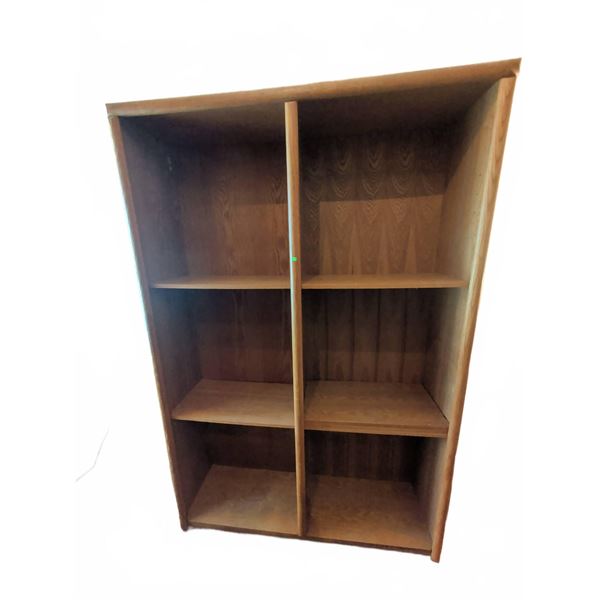 Large Wooden Bookshelf with Four Compartments and Adjustable Shelves
