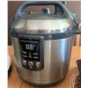 Image 6 : Breville Fast Slow Cooker, Kettle, Knife Tray, Chocolate Fondue Set, Baskets, Decor Lot
