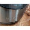 Image 7 : Breville Fast Slow Cooker, Kettle, Knife Tray, Chocolate Fondue Set, Baskets, Decor Lot