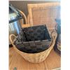 Image 9 : Breville Fast Slow Cooker, Kettle, Knife Tray, Chocolate Fondue Set, Baskets, Decor Lot
