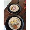 Image 7 : Lot: IKEA LYCHEBY Drawer Front, Parrot Figurines, Napkin Rings, Mini Skillet Trivets