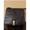 Image 8 : 5 Blue and Black Leather Shoulder Bags, Wallet and Crossbody Styles Assorted Brands