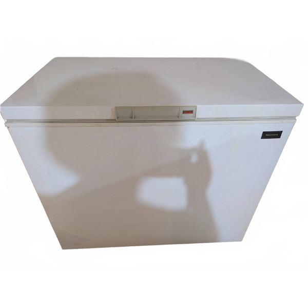 Kenmore White Chest Freezer with Interior Wire Basket