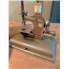 Image 5 : Kay an EE Sewmaster Toy Sewing Machine with Box and Instructions