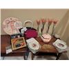 Image 2 : Red Coral Bag, Argus Camera, Plates, Vases, Gold Fan, Decorative Items