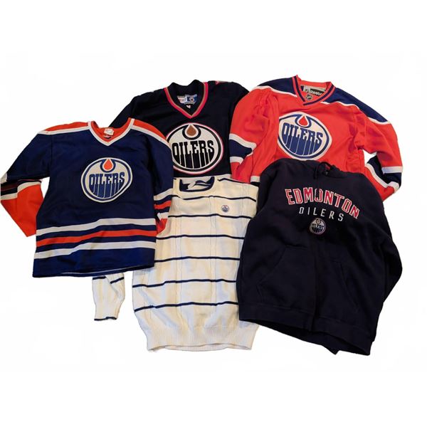 Edmonton Oilers Ladies M-L Apparel Lot: (3) Jerseys, Hoodie, Sweater