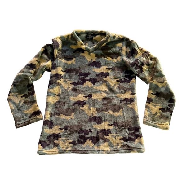 Womens Small soft camo pajama set. Long sleeve top with pants. New