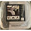 Image 2 : Chic Home Design King Comforter Set. New
