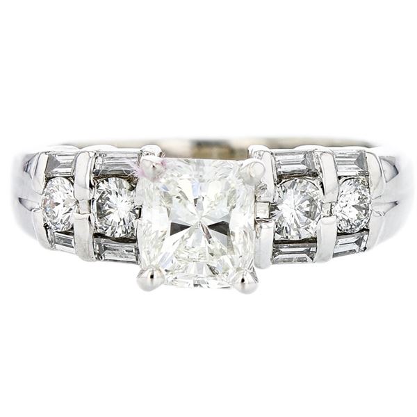 Platnum 1.80ctw Diamond Engagement Ring