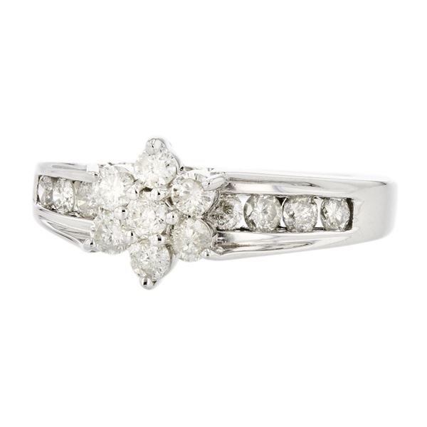 10K White Gold 0.85ctw Round Diamond Cluster Ring