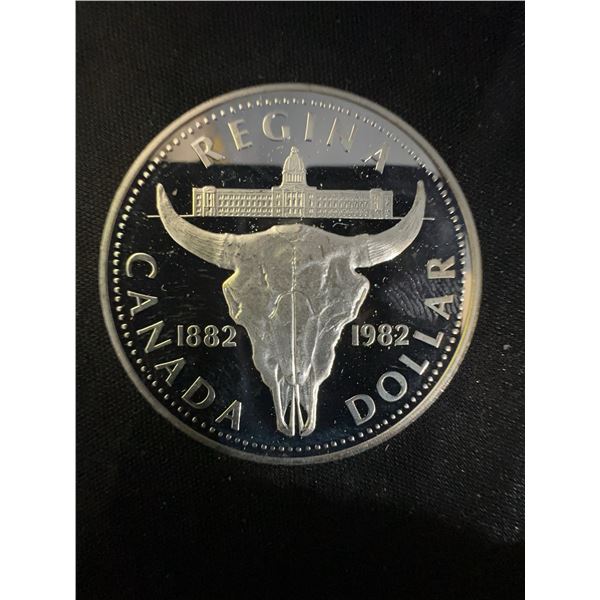 1982 Canada Regina Dollar, 23g .500 Silver, Queen Elizabeth II/Skull and Parliament Building