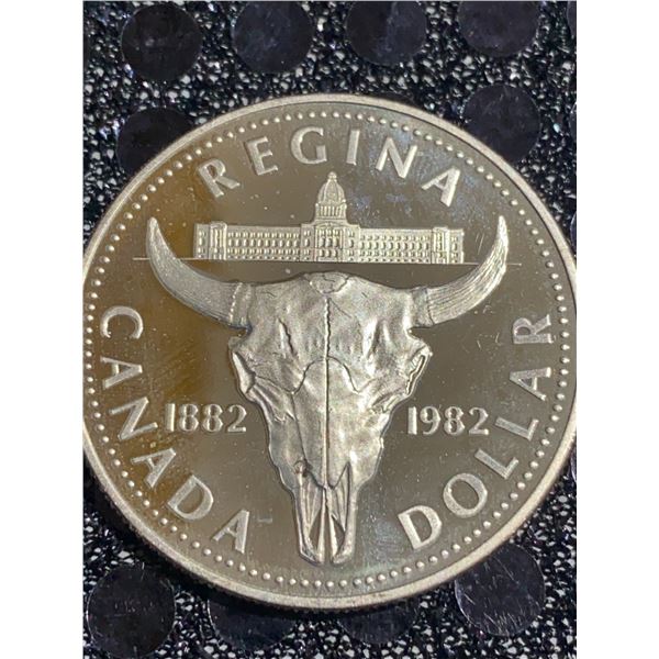 1982 Regina Canada Dollar 500 Silver Coin, 23g, Bull Skull, Legislative Building Design