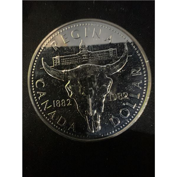 1982 Regina Canada Dollar 23g .500 Silver Coin, Queen Elizabeth II, Buffalo Skull