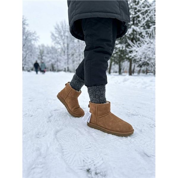 Shearling Lined Suede Boots Size US 9/EU 40